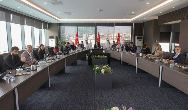 MÜSİAD Genel Başkanı Mahmut Asmalı ekonomi gazetecileri ile bir araya geldi
